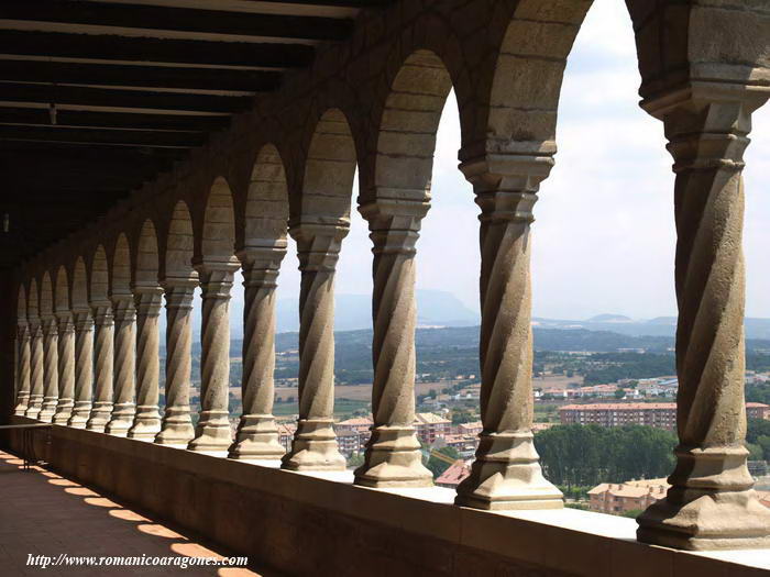 GALERÍA RENACENTISTA EN LA BASILICA DE LA PEÑA